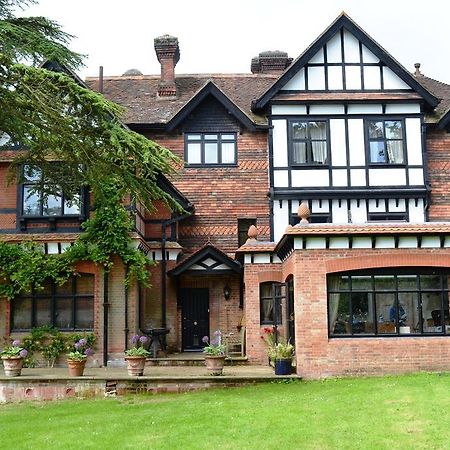 ゴダルマイニング Hambledon House Bed & Breakfast エクステリア 写真