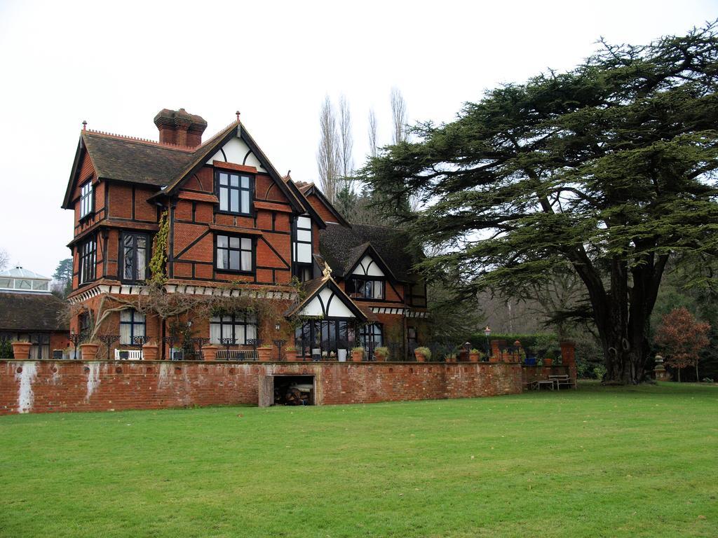 ゴダルマイニング Hambledon House Bed & Breakfast エクステリア 写真