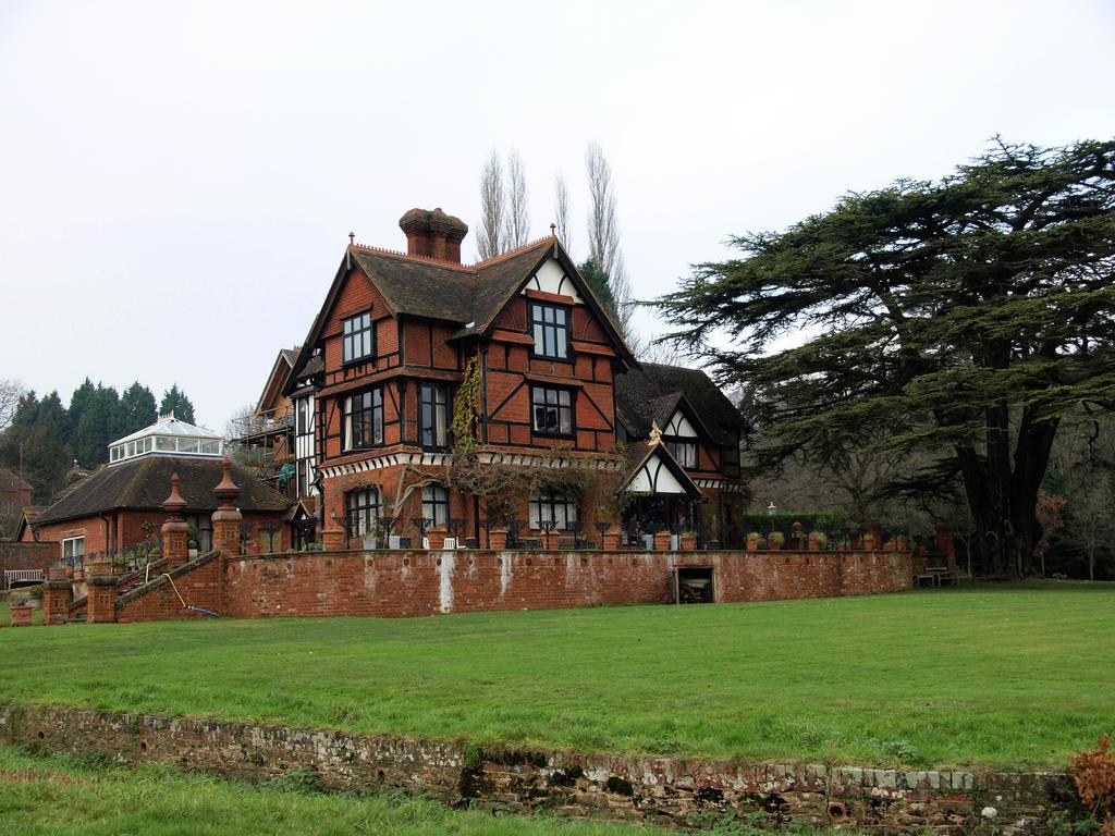 ゴダルマイニング Hambledon House Bed & Breakfast エクステリア 写真