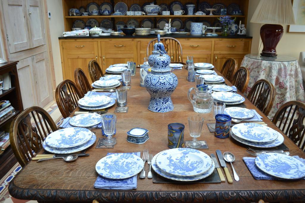 ゴダルマイニング Hambledon House Bed & Breakfast エクステリア 写真