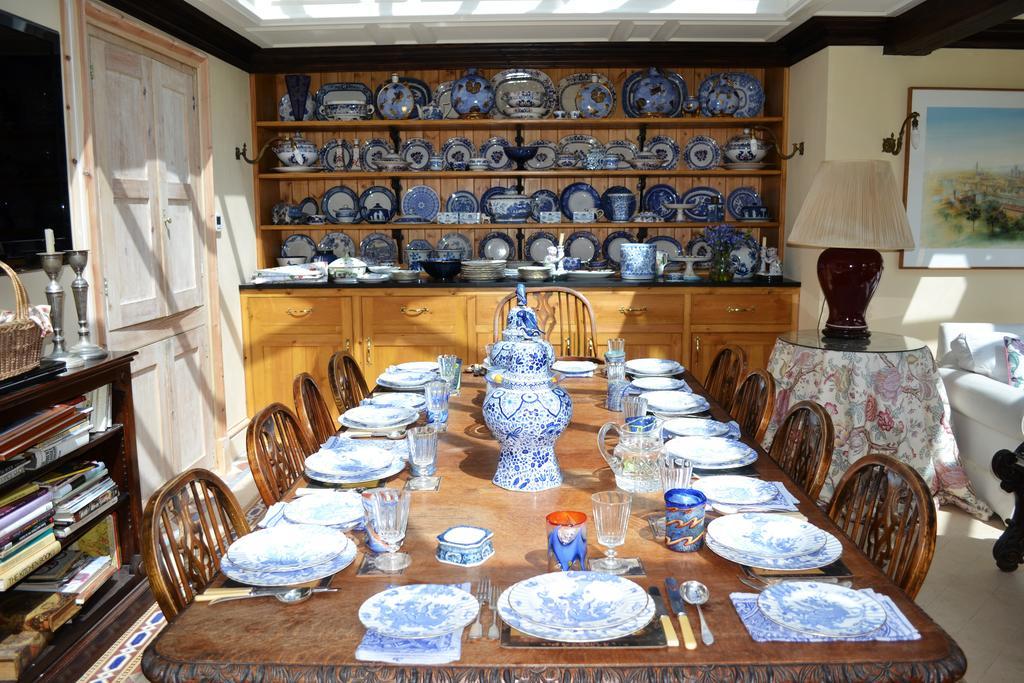 ゴダルマイニング Hambledon House Bed & Breakfast エクステリア 写真