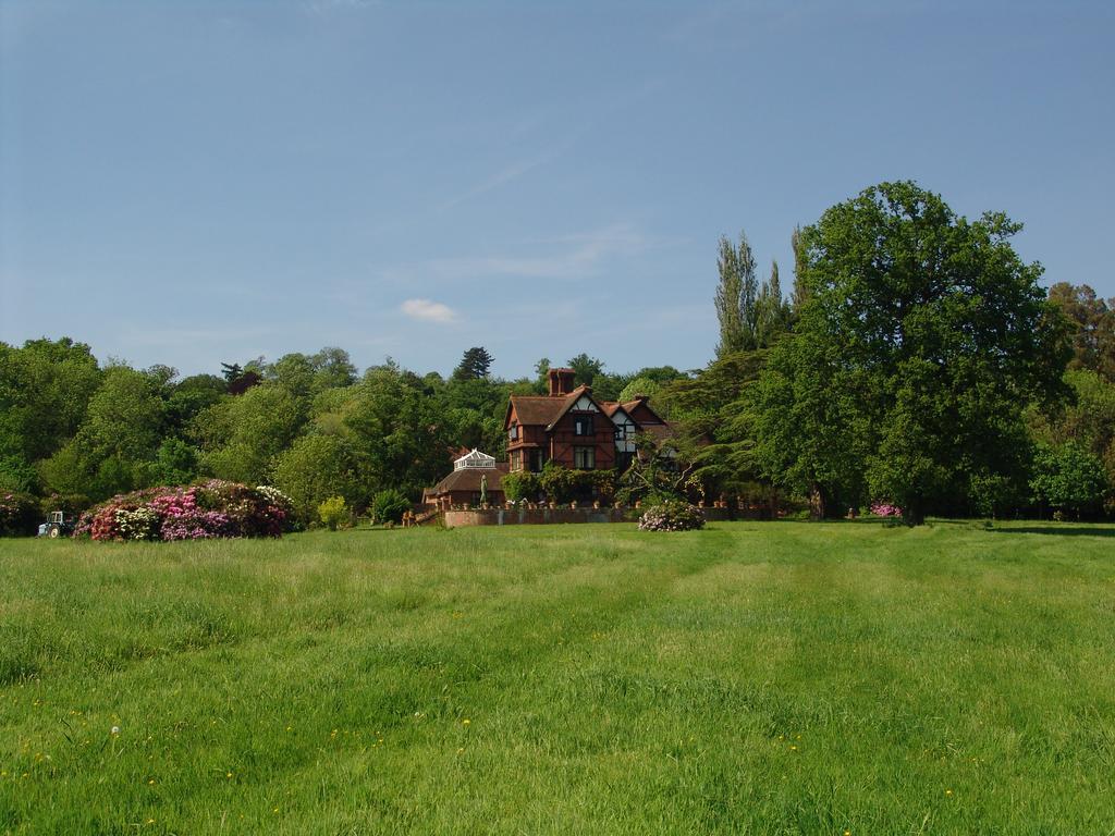 ゴダルマイニング Hambledon House Bed & Breakfast エクステリア 写真